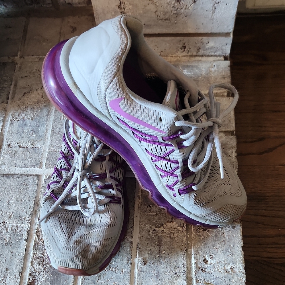 Nike Air MAX Women's Purple and Gray Athletic Shoes, Size 8